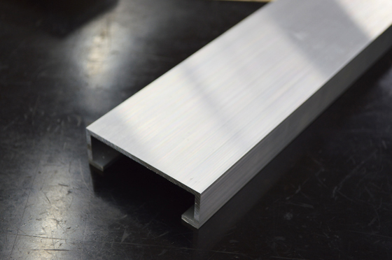 アルミ リップ付きｃチャンネル ｃ形 生地材 リップ溝形鋼 切り売り 小口販売加工 金属材料の切り売り及び定寸販売 専門サイト 横山テクノ