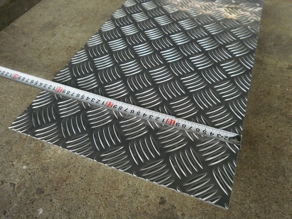 アルミ縞(シマ)板製 Ｕ溝ふた 側溝板 スロープ 軽量化に オーダーメイド