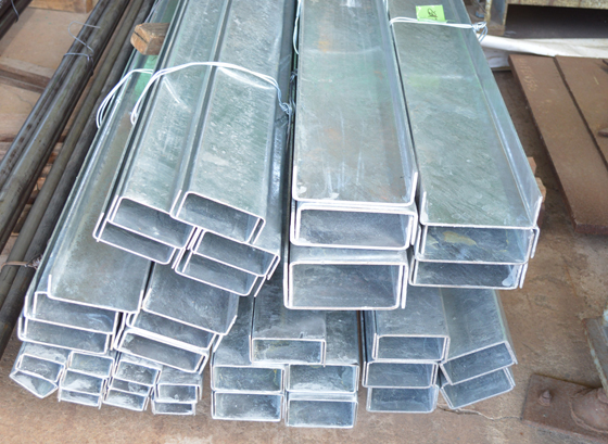 溶錬水晶。径21㎝　重 11㎏ 溶錬水晶。径21㎝ 重 11㎏